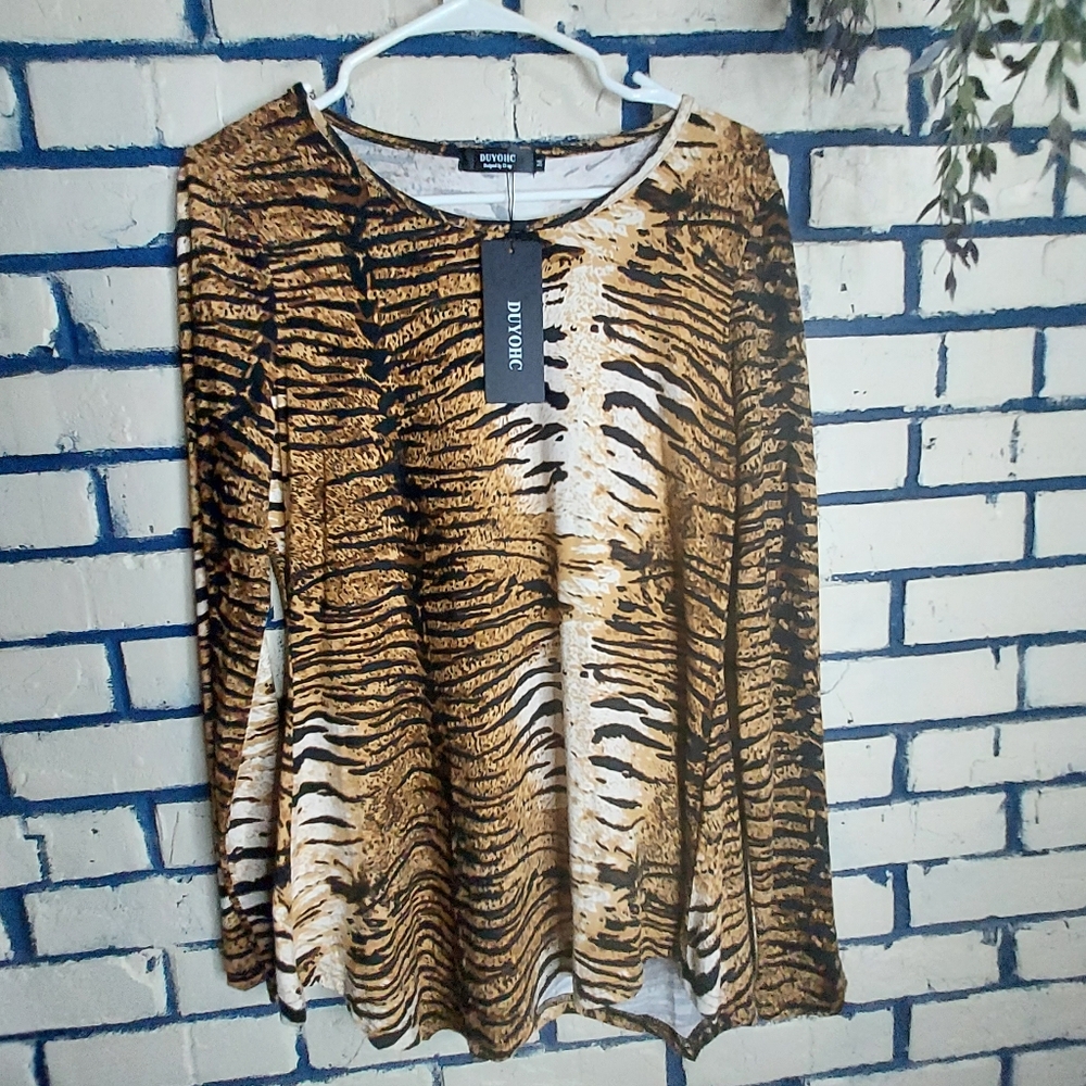 Duyohc tiger print long sleeve top